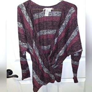 A Studio M faux wrap long sleeve pullover ladies top in a size small.